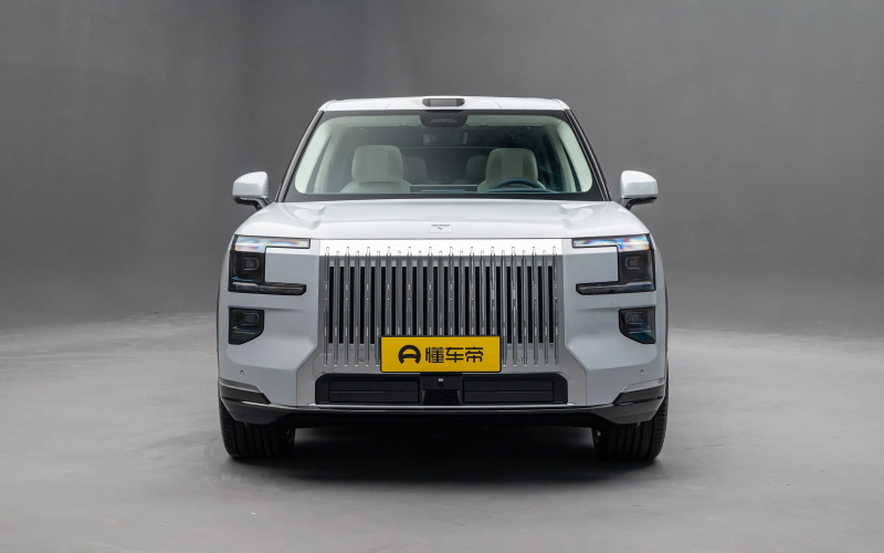 ZEEKR 9X фото збоку