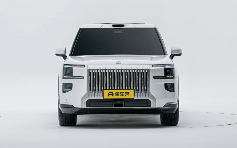 ZEEKR 9X фото збоку