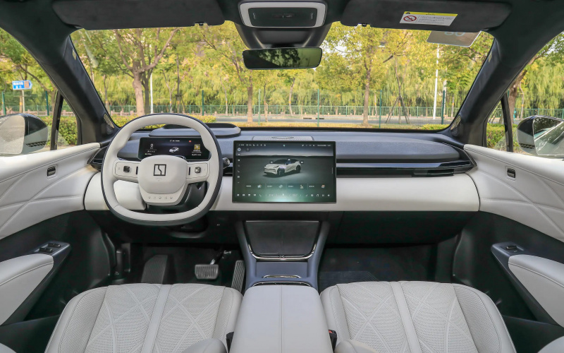 ZEEKR X фото салону