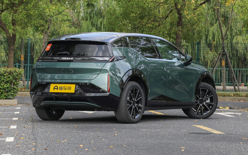 ZEEKR X фото збоку