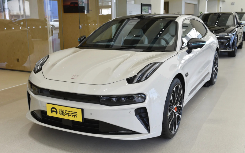 ZEEKR 001 фото спереду