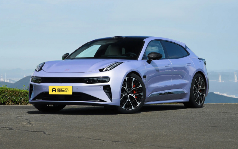 ZEEKR 001 фото спереду