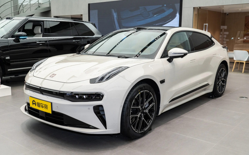 ZEEKR 001 фото спереду