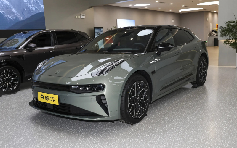 ZEEKR 001 фото спереду