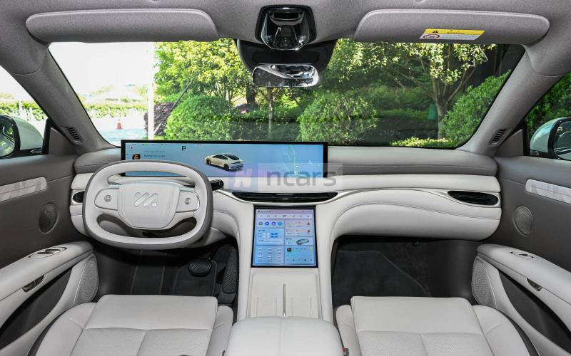Im Motors L6 фото салону