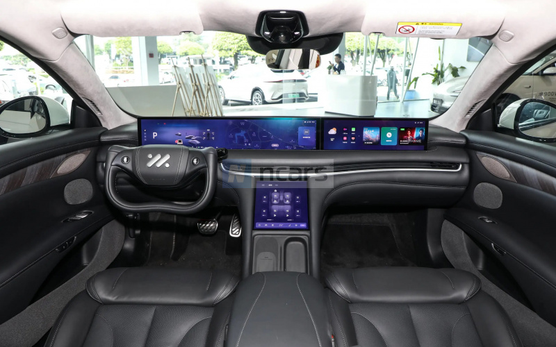 Im Motors L7 фото салону