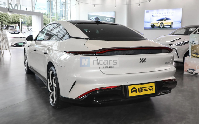 Im Motors L7 фото збоку