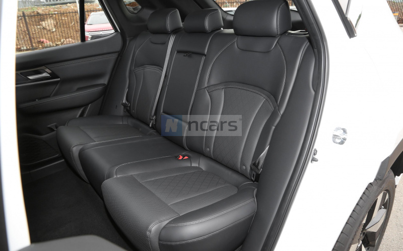 Mitsubishi Airtrek фото задний диван