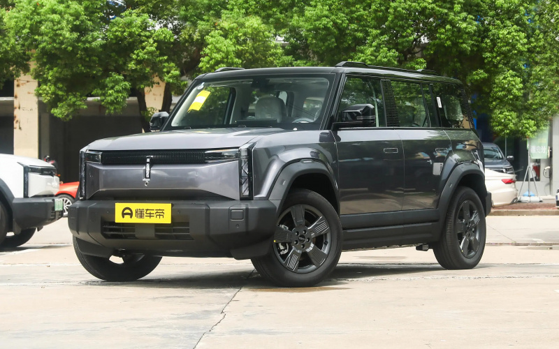 iCAR 03 фото спереди