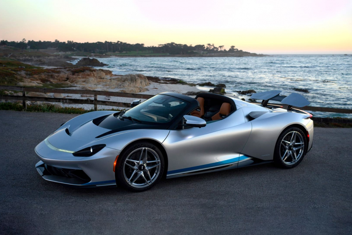 В Киеве открылся автосалон электромобилей Ncars