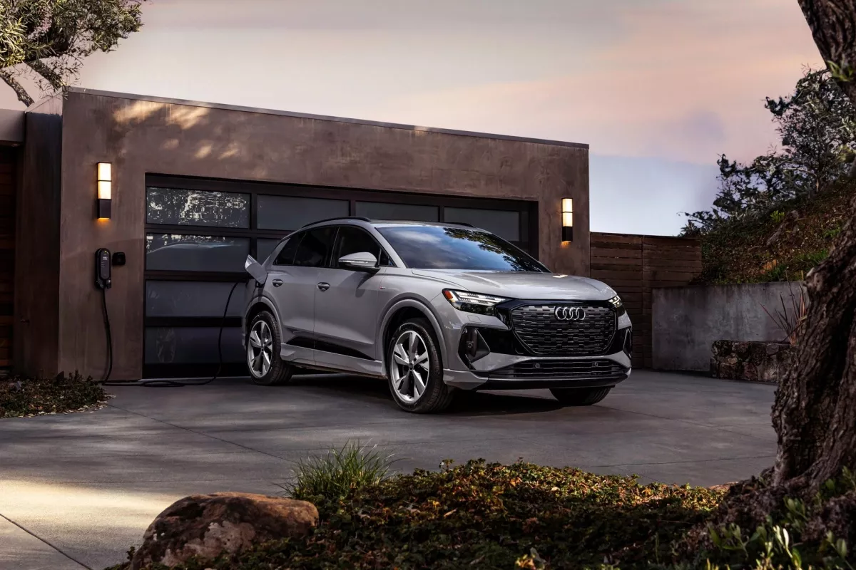 Audi Q4 e-tron - практичний кросовер у європейському стилі