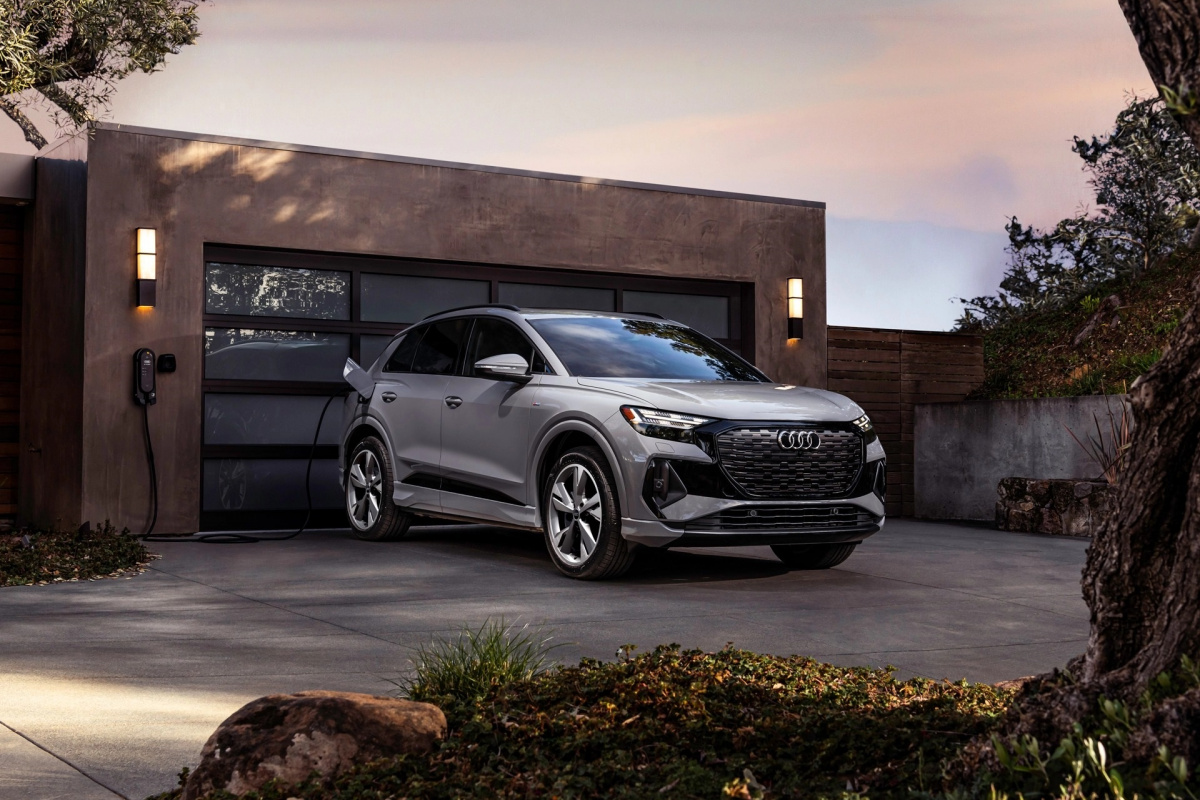 Audi Q4 e-tron - практичний кросовер у європейському стилі