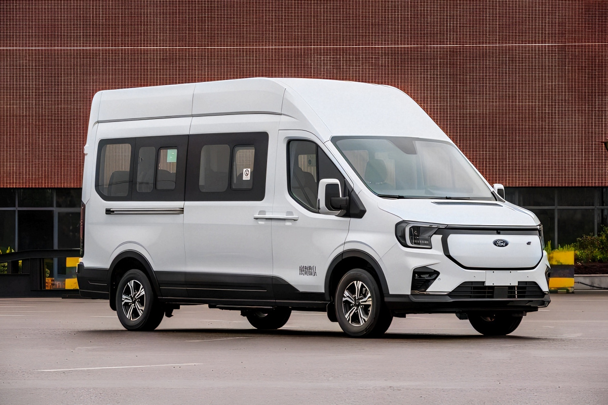 Ford Transit EV – надійний електромобіль для роботи 