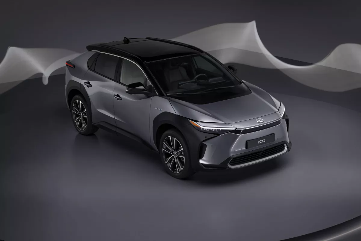 Електромобіль Toyota bZ4X - японський кросовер із запасом ходу 500 км і ціною від $25000