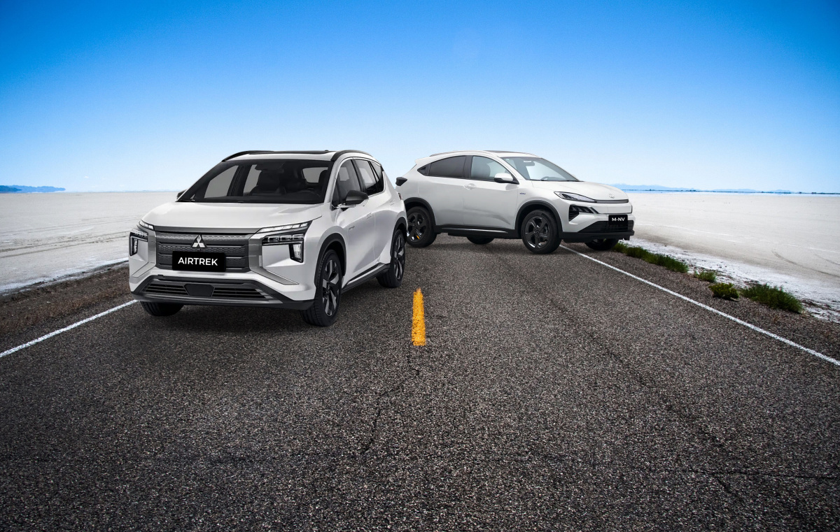 Порівняння Honda M-NV vs Mitsubishi Airtrek
