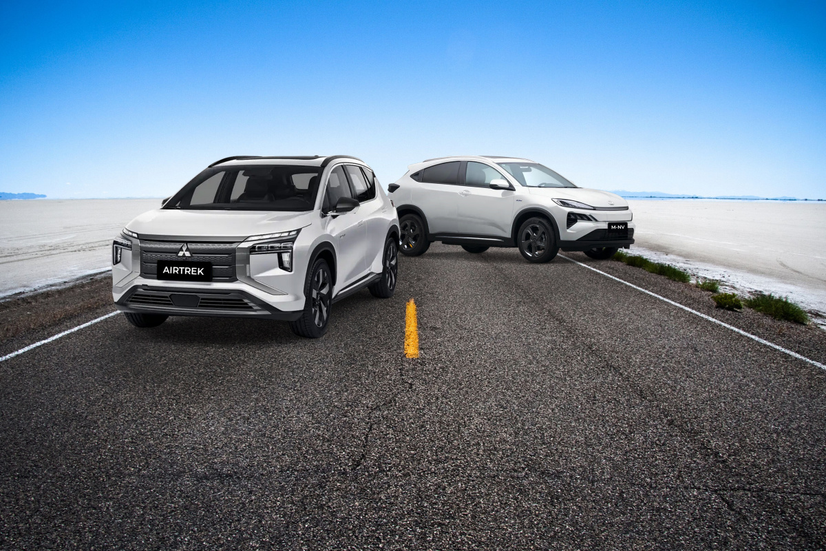 Порівняння Honda M-NV vs Mitsubishi Airtrek